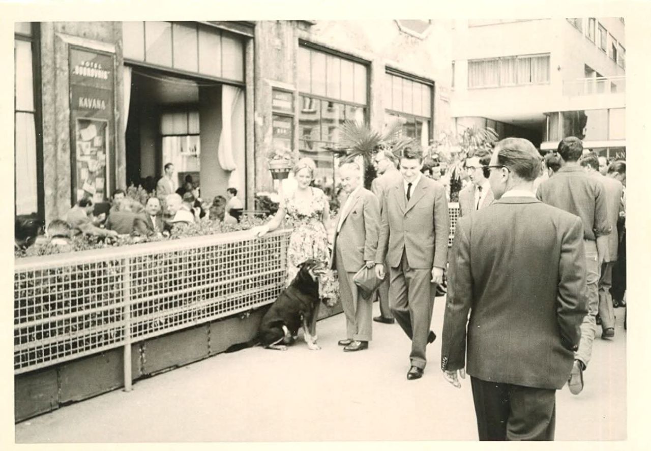 Kavana Dubrovnik, Trg bana Jelačića